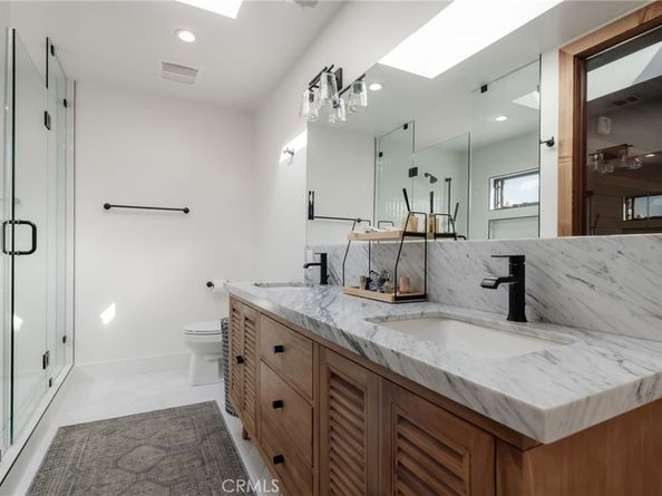 966 Rosecrans Avenue, Manhattan Beach CA 90266