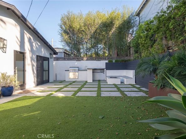 966 Rosecrans Avenue, Manhattan Beach CA 90266