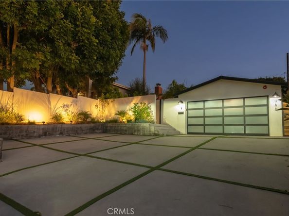 966 Rosecrans Avenue, Manhattan Beach CA 90266