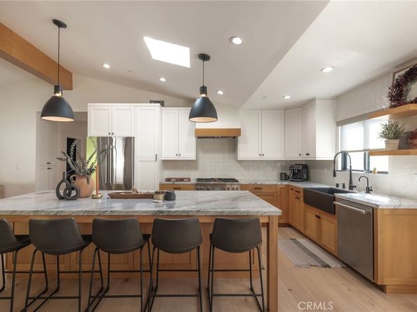 966 Rosecrans Avenue, Manhattan Beach CA 90266