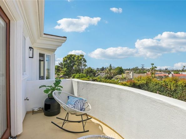 1043 9th Street, Manhattan Beach CA 90266