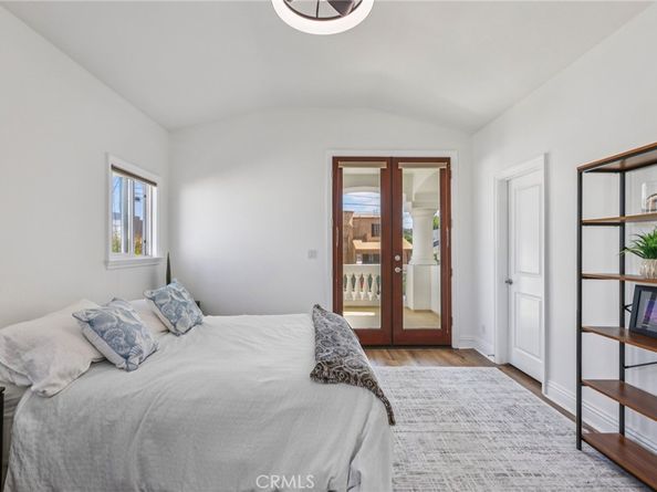 1043 9th Street, Manhattan Beach CA 90266