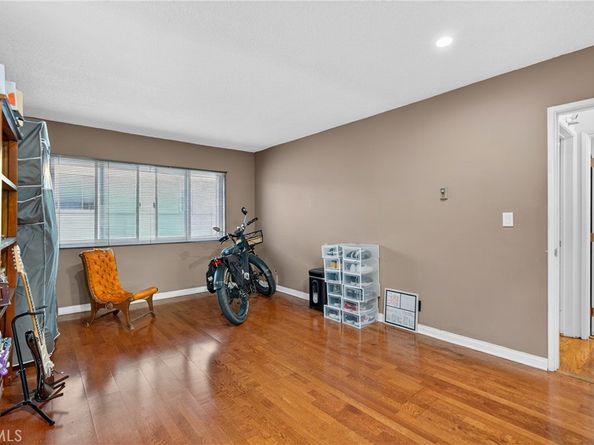 5376 Fairview Boulevard 209, Los Angeles CA 90056