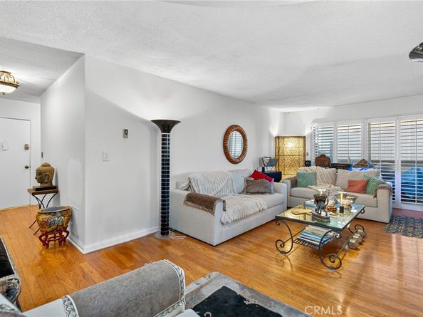 5376 Fairview Boulevard 209, Los Angeles CA 90056