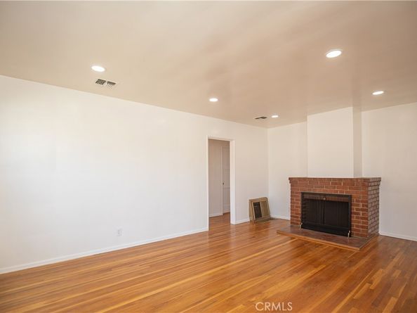 6105 Willowcrest, North Hollywood CA 91606