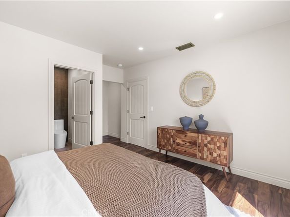 1710 N Oxford, Pasadena CA 91104