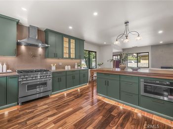 1710 N Oxford