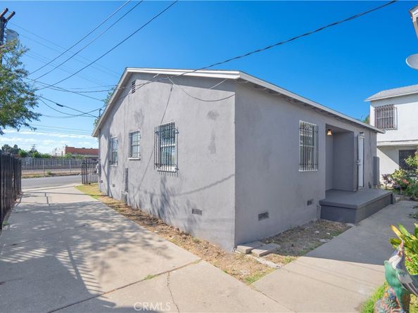 11008 Willowbrook Avenue, Los Angeles CA 90059