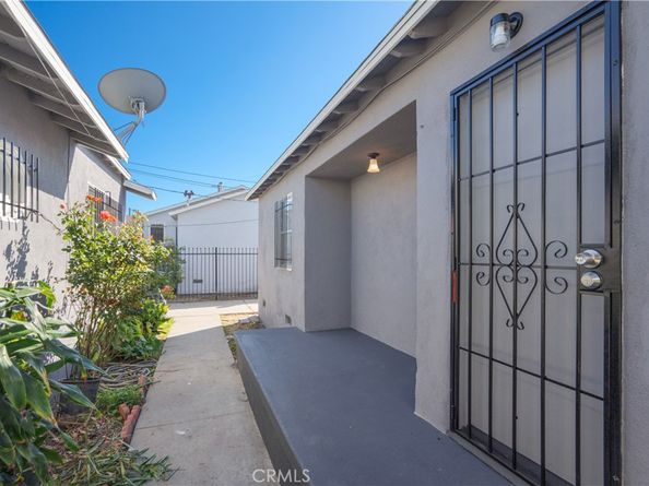 11008 Willowbrook Avenue, Los Angeles CA 90059