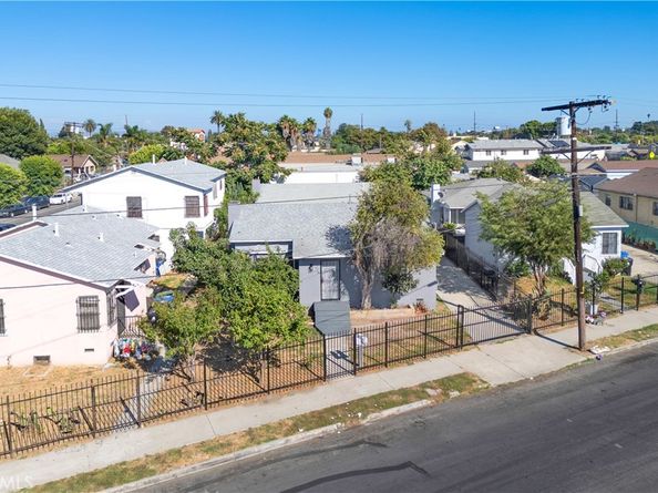 11008 Willowbrook Avenue, Los Angeles CA 90059