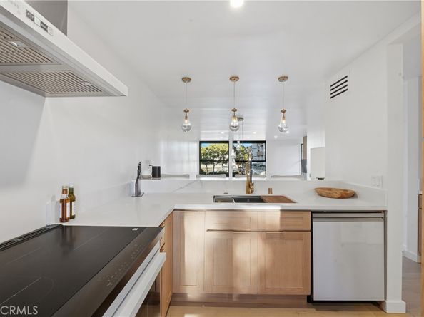 8103 Marina Pacifica N, Long Beach CA 90803