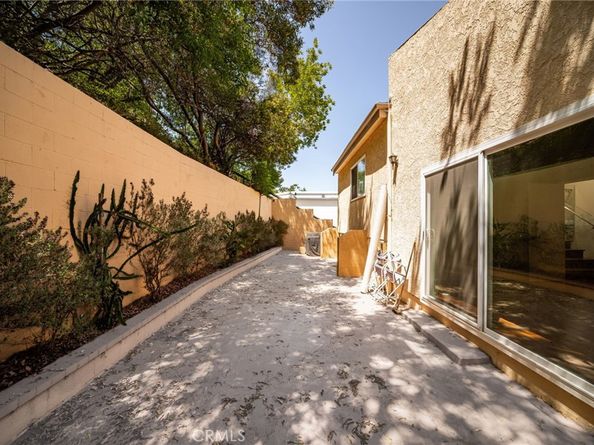 3751 Prestwick Drive, Los Angeles CA 90027