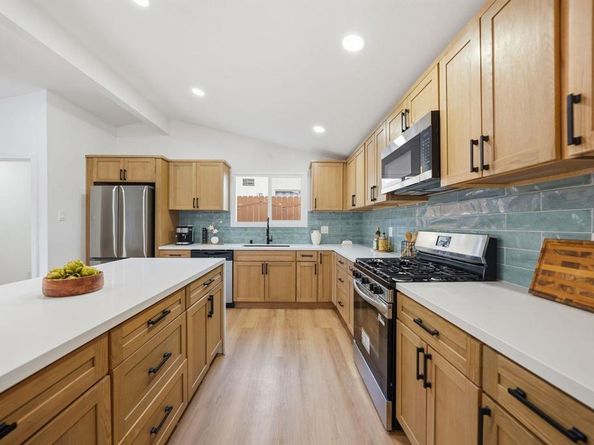 2828 Mission Village Dr, San Diego CA 92123