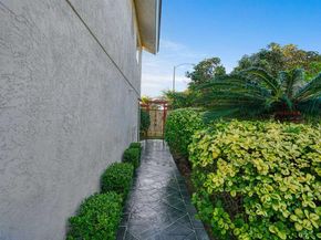 2438 Ocean Street, Carlsbad CA 92008