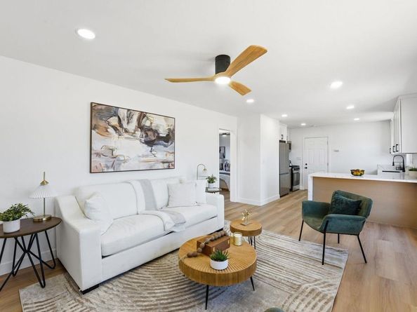 702 4 Oaklawn Avenue, Chula Vista CA 91910