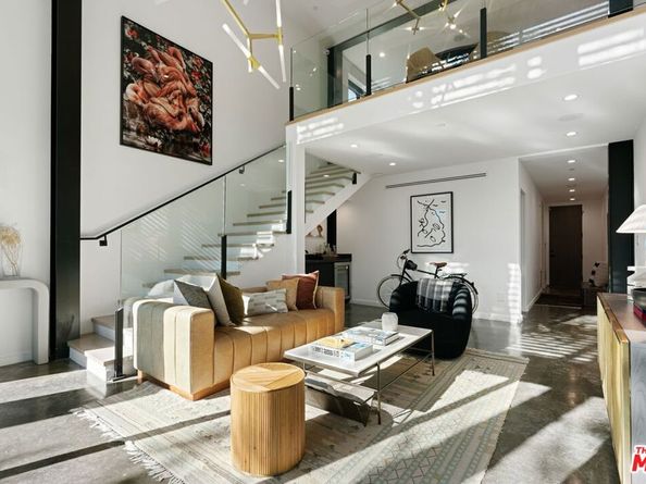 303 Venice Way, Venice CA 90291