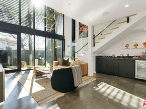 303 Venice Way, Venice CA 90291