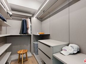 303 Venice Way, Venice CA 90291