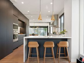 303 Venice Way, Venice CA 90291