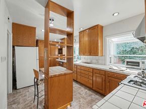 930 S Ridgeley Drive, Los Angeles CA 90036