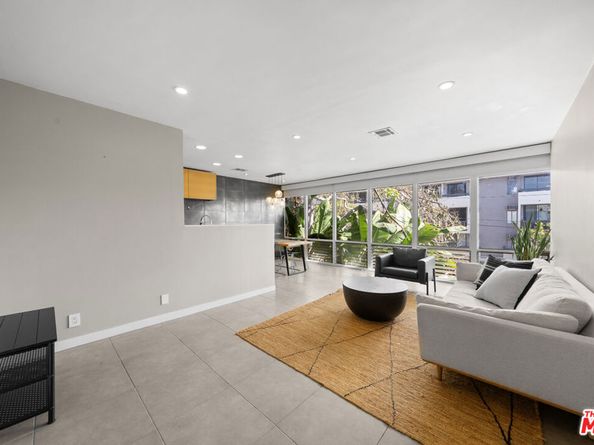 1145 Larrabee Street 19, West Hollywood CA 90069