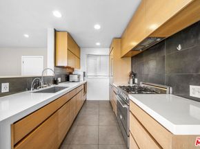1145 Larrabee Street 19, West Hollywood CA 90069
