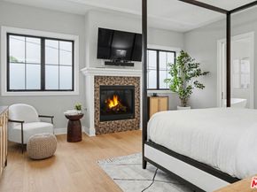 1000 Indiana Court, Venice CA 90291