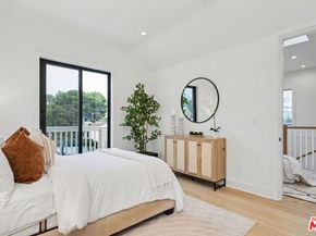 1000 Indiana Court, Venice CA 90291