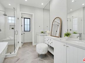 1000 Indiana Court, Venice CA 90291