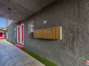 1377 Warren Avenue, Long Beach CA 90813