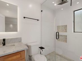 621 California Avenue 2, Santa Monica CA 90403