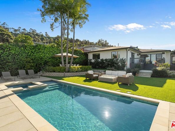 3840 Carmona Avenue, Los Angeles CA 90008