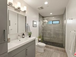 3840 Carmona Avenue, Los Angeles CA 90008