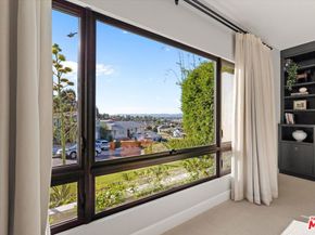 3840 Carmona Avenue, Los Angeles CA 90008