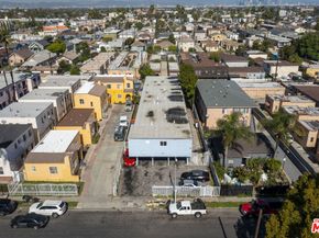 921 W 82nd Street, Los Angeles CA 90044