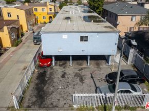 921 W 82nd Street, Los Angeles CA 90044