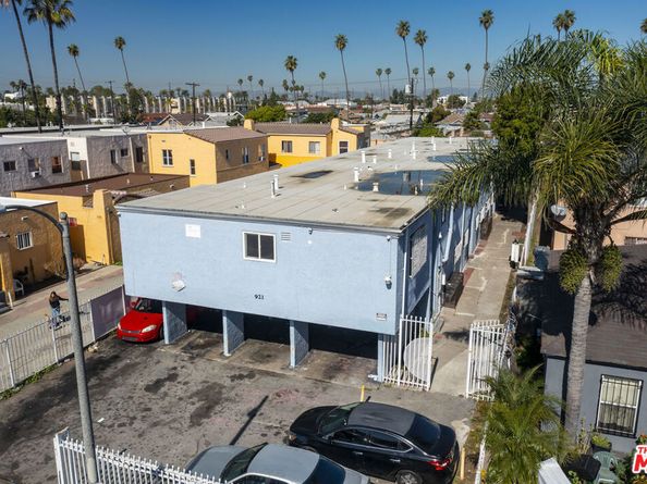 921 W 82nd Street, Los Angeles CA 90044