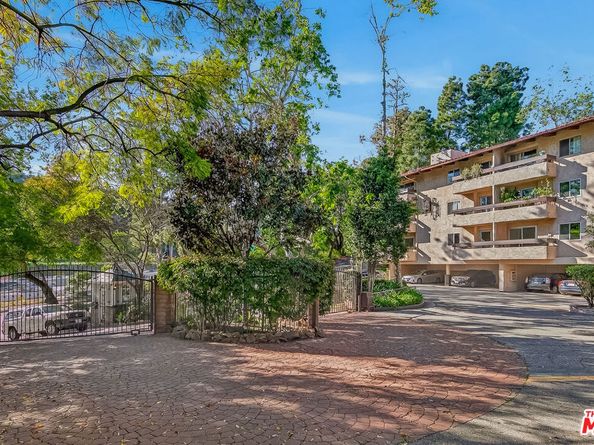 2700 Cahuenga Boulevard E. 4220, Los Angeles CA 90068