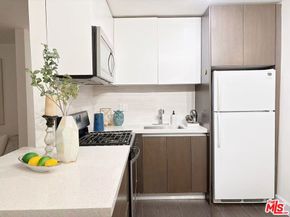 1250 W 37th Street, Los Angeles CA 90007