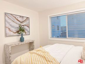 1250 W 37th Street, Los Angeles CA 90007