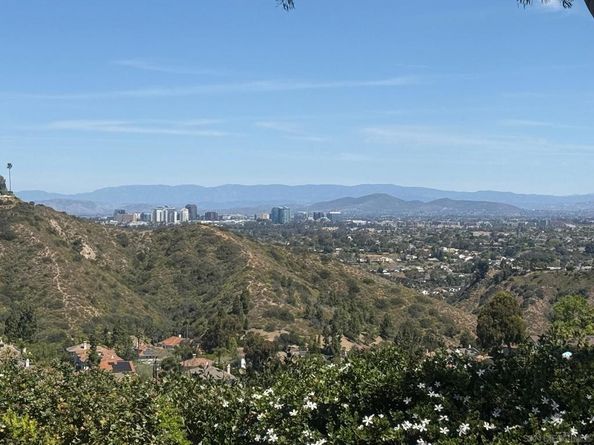 5877 Soledad Mountain Road, La Jolla CA 92037