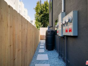 1233 1/2 N June Street, Los Angeles CA 90028