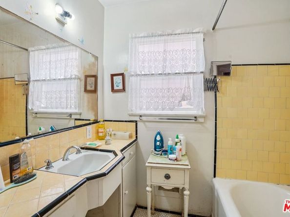 4828 W 93rd Street, Inglewood CA 90301