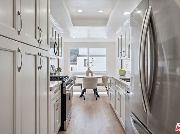 17109 Palisades Circle, Pacific Palisades CA 90272