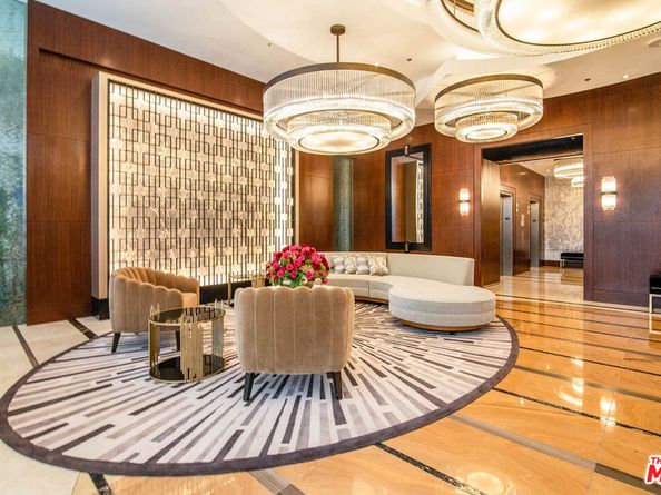 900 W Olympic Boulevard 27B, Los Angeles CA 90015