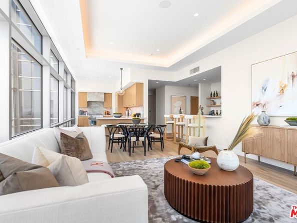 900 W Olympic Boulevard 27B, Los Angeles CA 90015