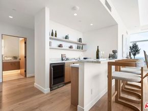 900 W Olympic Boulevard 27B, Los Angeles CA 90015