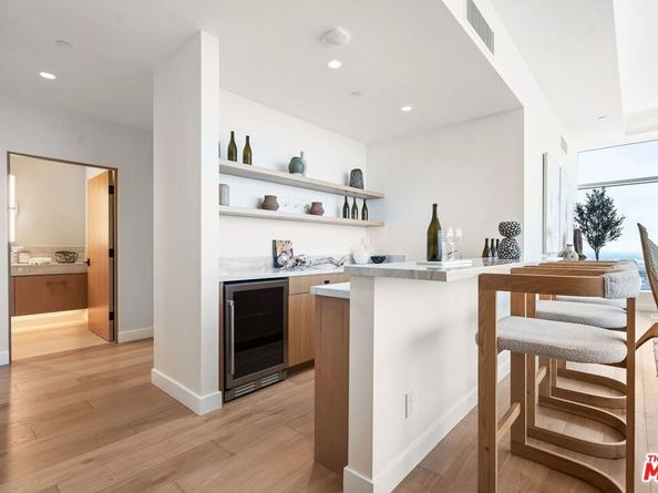 900 W Olympic Boulevard 27B, Los Angeles CA 90015