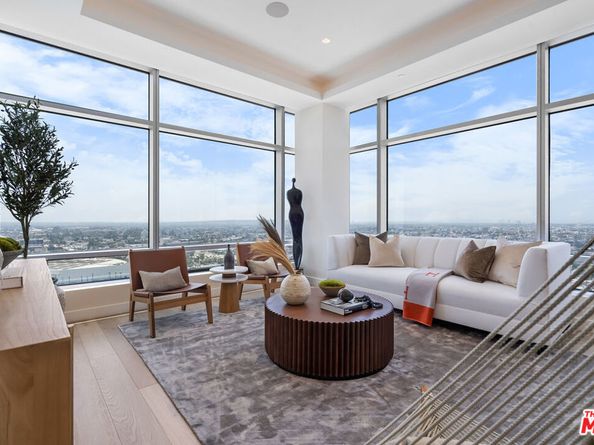 900 W Olympic Boulevard 27B, Los Angeles CA 90015