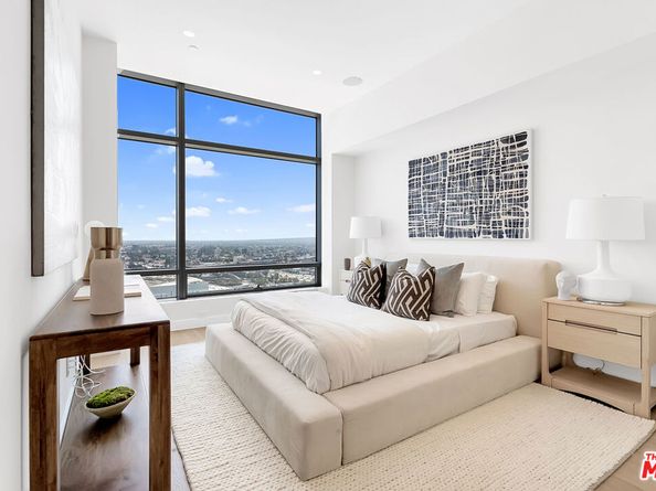 900 W Olympic Boulevard 27B, Los Angeles CA 90015
